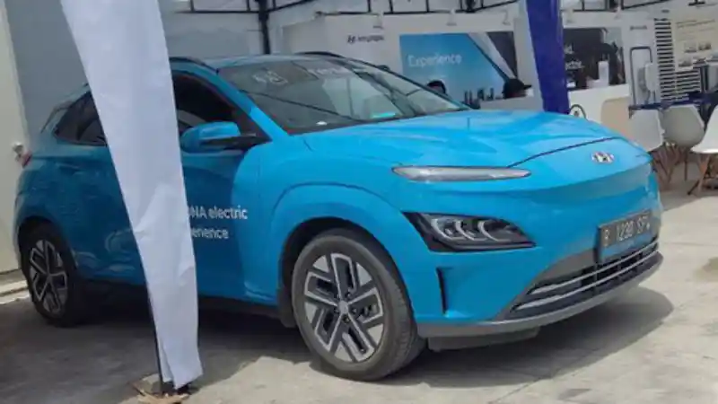 Foto - Silakan Coba Mobil Elektrifikasi Di GJAW 2022