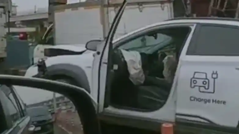 Foto - Kecelakaan Beruntun Halim Libatkan Kona Electric, Bukti Mobil Listrik Aman Terhadap Tabrakan