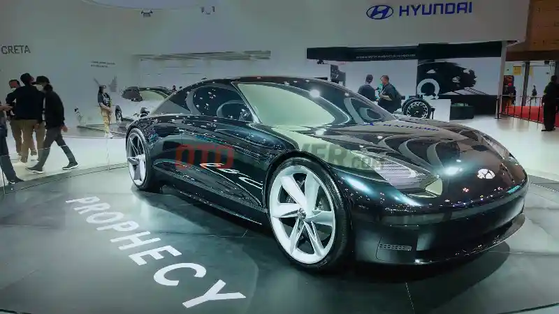 Foto - Jejeran Mobil Konsep Di GIIAS 2021