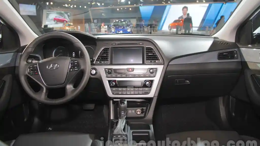 Foto - Hyundai Sonata Hybrid Siap Saingi Toyota Camry Hybrid