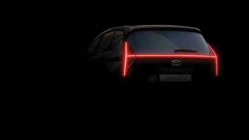 Foto - Tampang Hyundai Stargazer Muncul Lewat Teaser. Mirip Staria