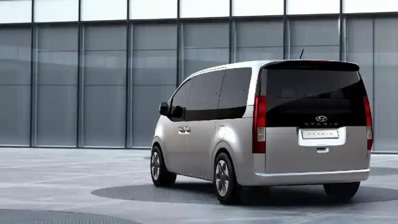 Foto - Hyundai Staria Kesandung Masalah Kaca Pecah