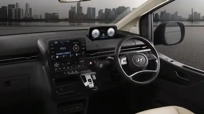 Foto - Hyundai STARIA, MPV Premium Berdesain Futuristik