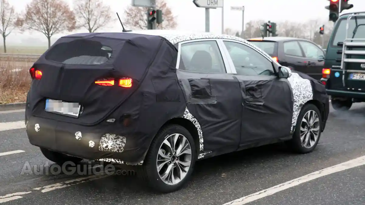 Foto - Hyundai Mulai Tes Crossover Baru Rival Nissan Juke di Jalan Raya