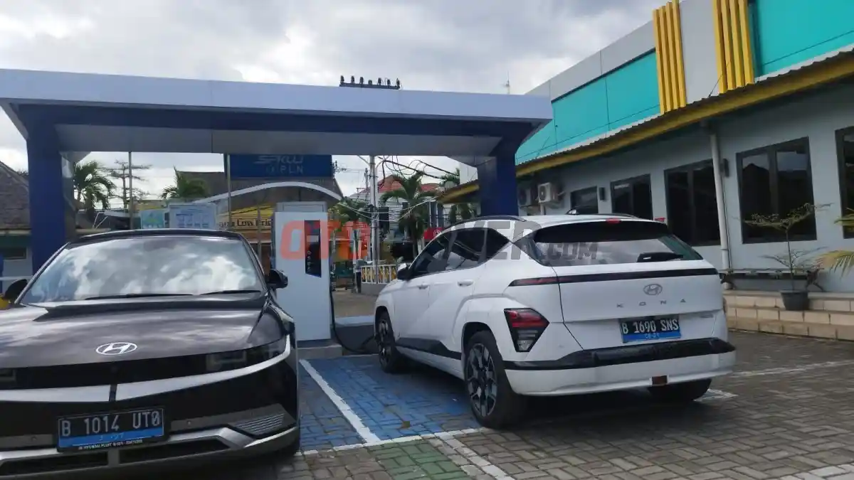 Mobil Listrik - Bolehkah Menyalakan AC atau Infotainment Saat Mobil Listrik Dalam Kondisi Charging?