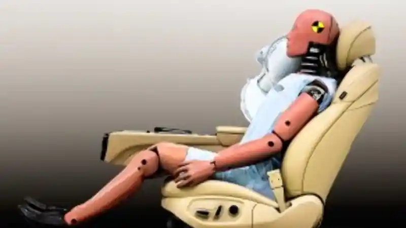 Foto - Hyundai Siapkan Airbag Untuk Mencegah Pengemudi Terbentur Penumpang Lain