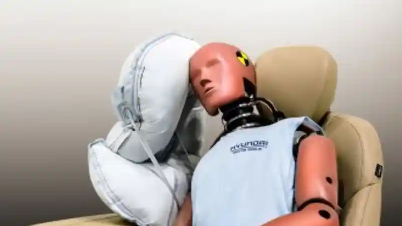 Foto - Hyundai Siapkan Airbag Untuk Mencegah Pengemudi Terbentur Penumpang Lain