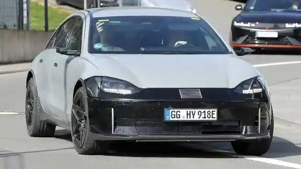 Foto - Hyundai Ioniq 6 N 2025 Mirip Porsche 911 GT3 Sedang Diuji Coba, Berikut Bocorannya