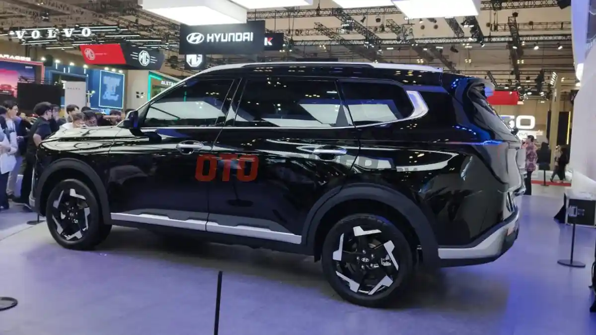Foto - Hyundai Perkenalkan Neira, MPV 7 Seater Kembaran Kia Carens EV
