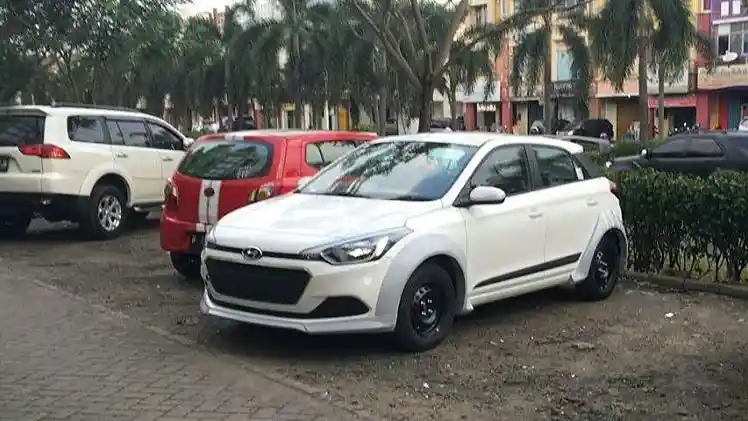 Berita - SPY SHOT: Hyundai i20 Pesaing Jazz di Indonesia 