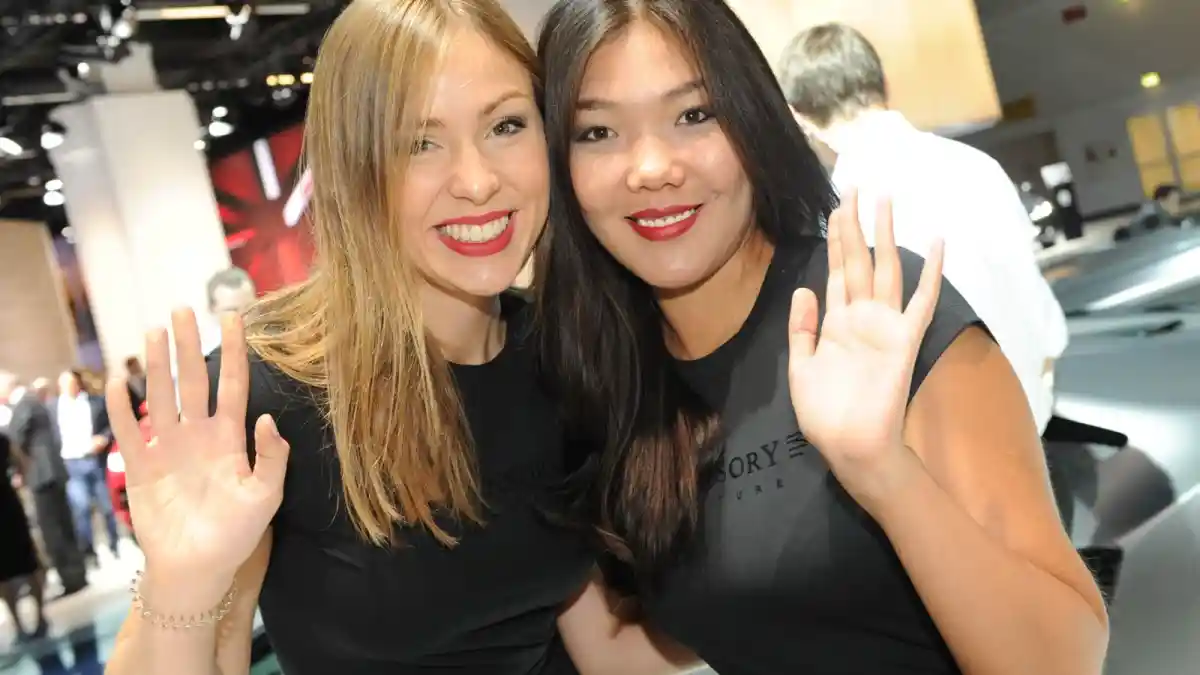 Berita - Gallery Foto : Gadis Cantik Frankfurt Motor Show - IAA 2015