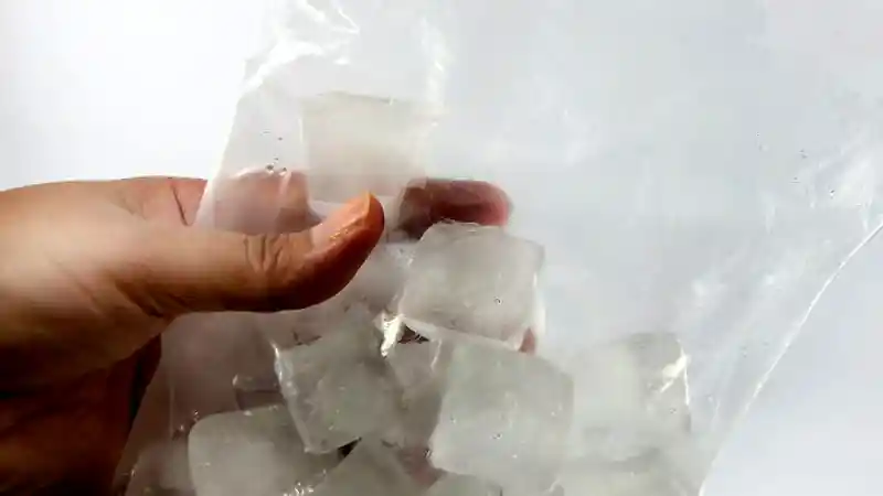 Foto - Cara Ampuh Angkat Noda Permen Karet di Jok