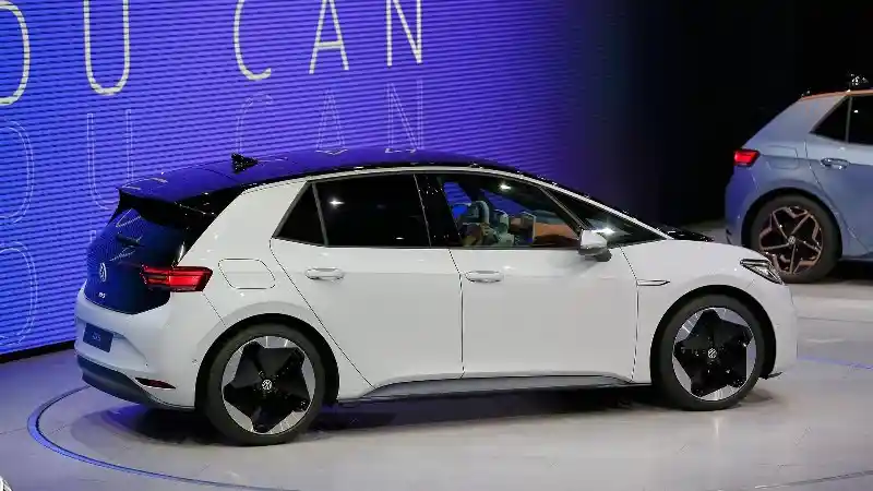 Foto - Mobil Listrik VW Resmi Dijual Seharga Honda CR-V