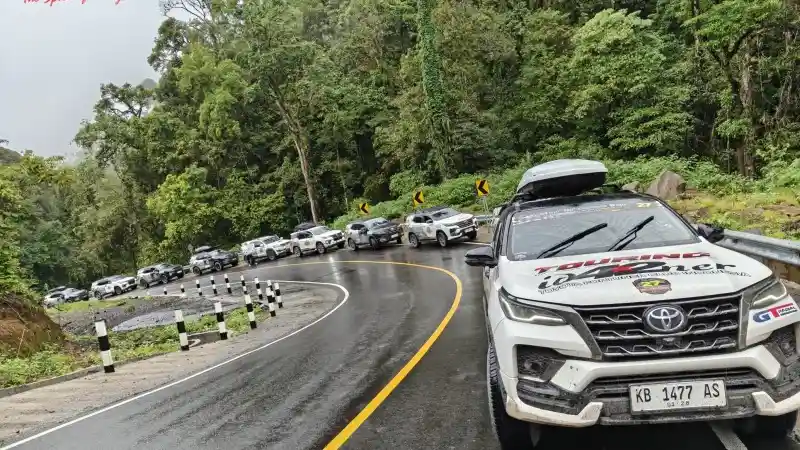 Berita - Klub Pemilik Fortuner, ID42NER Touring Ke Labuan Bajo Hingga Jajal Sirkuit Mandalika