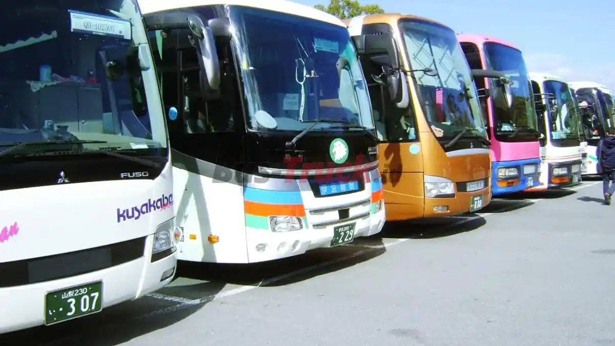 Foto - Hino Bus Rilis Tiga Bus Baru Dengan Fitur Safety Termutakhir