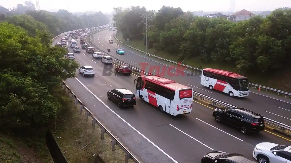 Foto - Untuk Kesekian Kalinya, Kantuk Sopir Bus Berujung Petaka