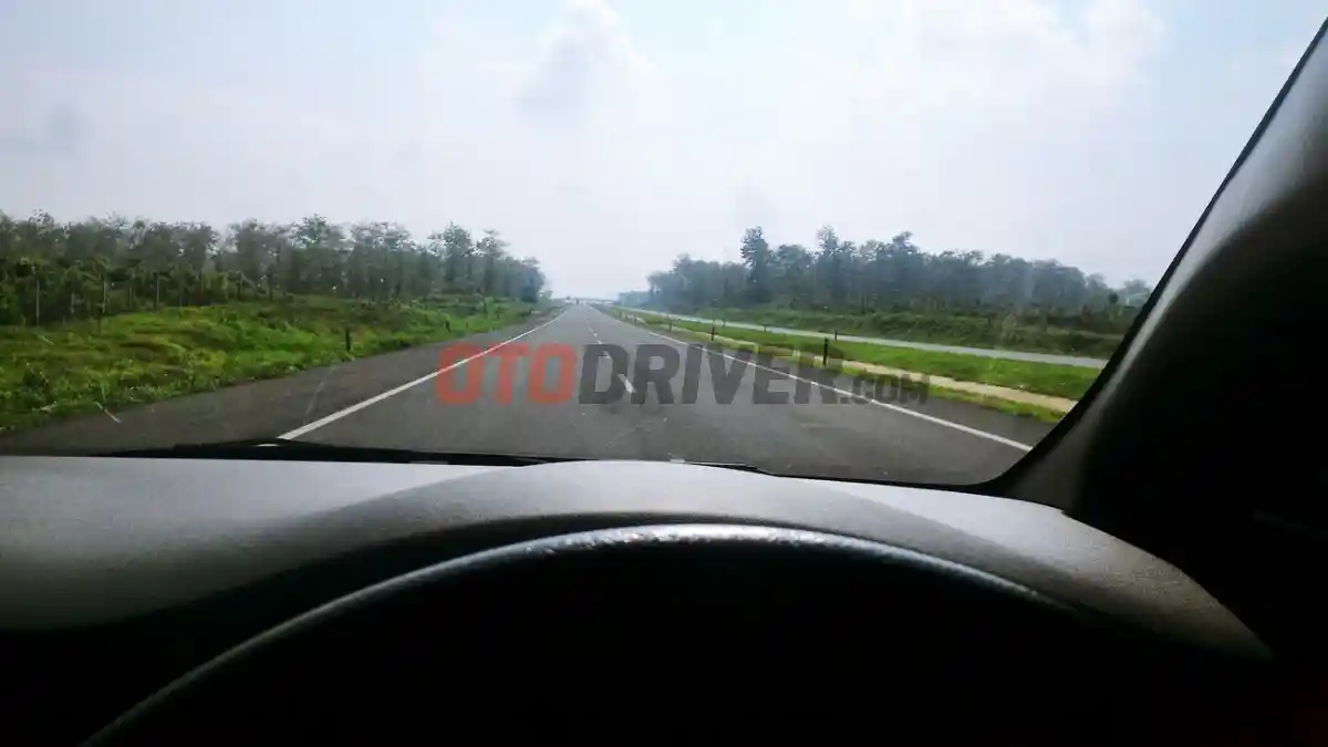 Foto - Awal Kecelakaan Di Tol Karena Bengong Dan Kelelahan