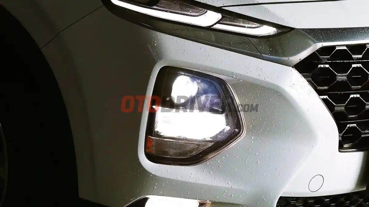 Foto - Pilihan Aman Menurunkan Kecepatan Saat Melintas Jalan Berasap