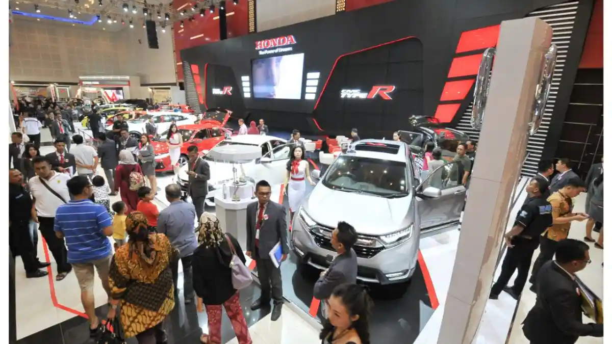 Berita - Honda Brio Jadi Primadona di GIIAS Surabaya 2017, Laku Ratusan Unit 