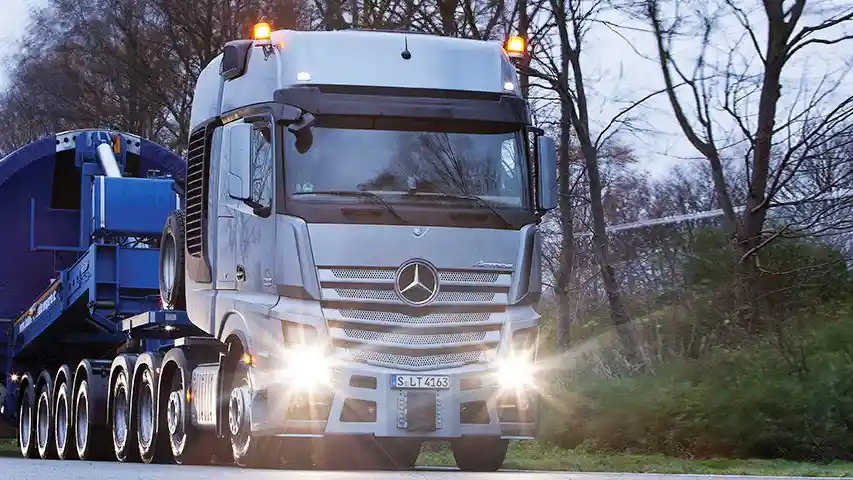 Foto - Custom Tailored Trucks, Begini Cara Mercy Modifikasi Truk