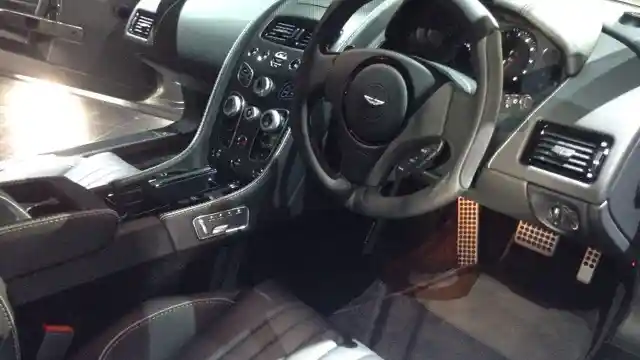 Foto - Aston Martin DB9 GT Bond Edition, Hanya 1 Unit Di Indonesia