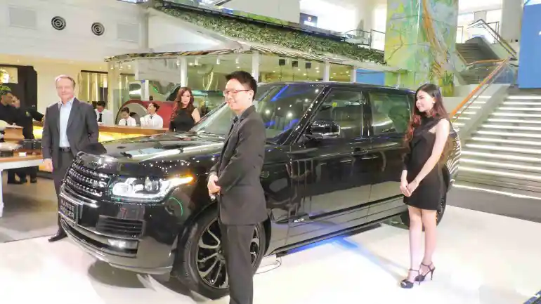 Berita - Evoque Facelift Hadir Lebih Terjangkau, Range Rover Tampil Lebih Panjang