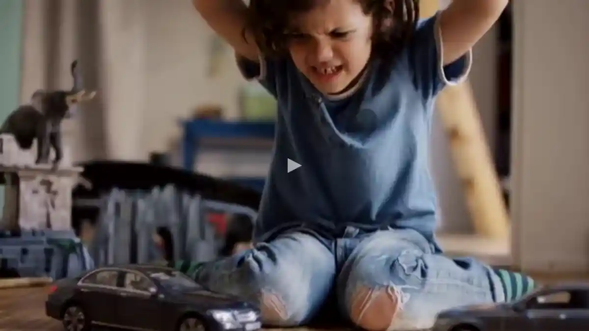 Berita - VIDEO: Mainan Mercedes Bikin Frustrasi Anak