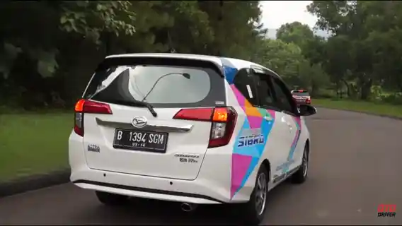 Foto - VIDEO: FIRST DRIVE DAIHATSU SIGRA 2016 | OTODRIVER