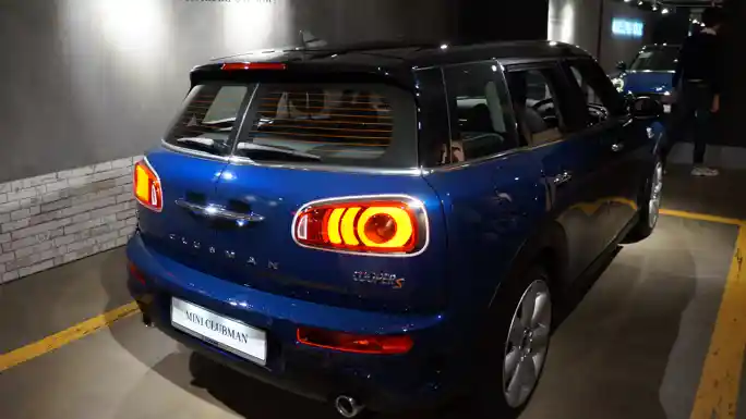Foto - MINI Cooper Clubman Resmi Meluncur, Harga Nyaris Rp 1 Miliar