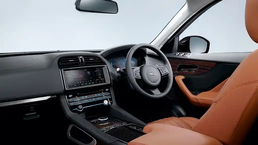 Foto - Jaguar F-Pace, Crossover Pertama Dari Jaguar