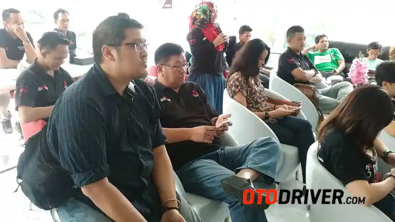 Foto - Indonesia Mirage Club dan V-Kool Bikin Workshop Kaca Film 