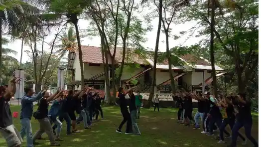 Foto - Komunitas Mitsubishi Mirage di Cirebon Serbu Kuningan