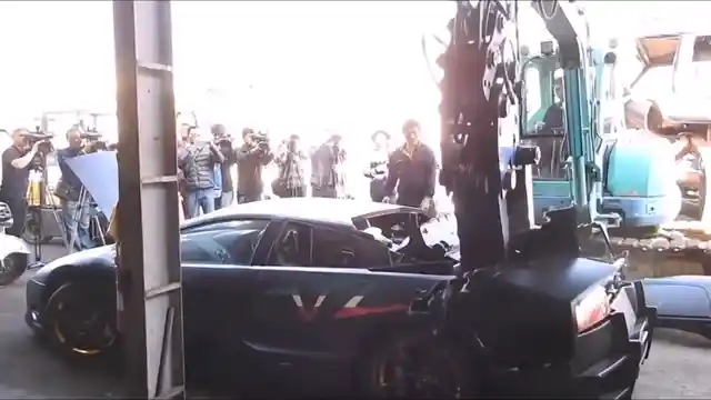 Berita - VIDEO: Lamborghini Murcielago Ini Dihancurkan Secara Keji