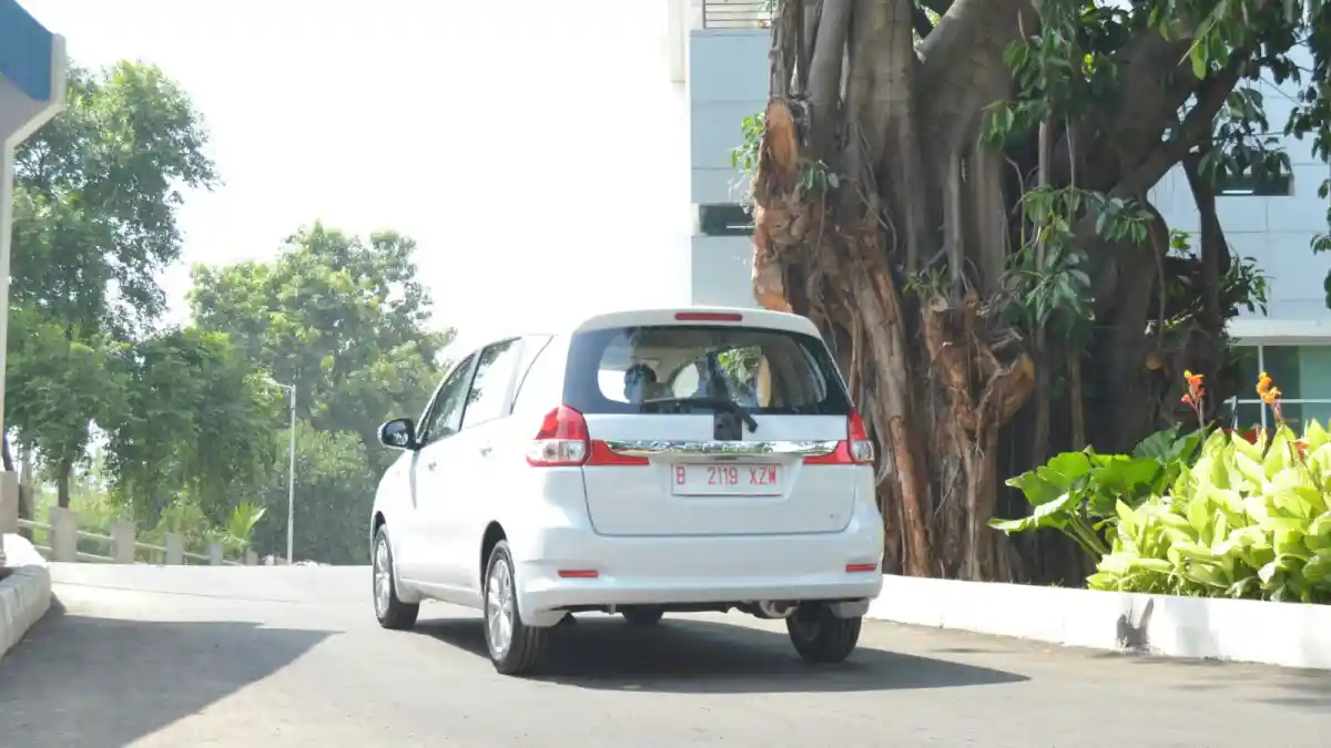 Foto - Suzuki Ertiga Facelift Terlihat Di Jalan Jakarta