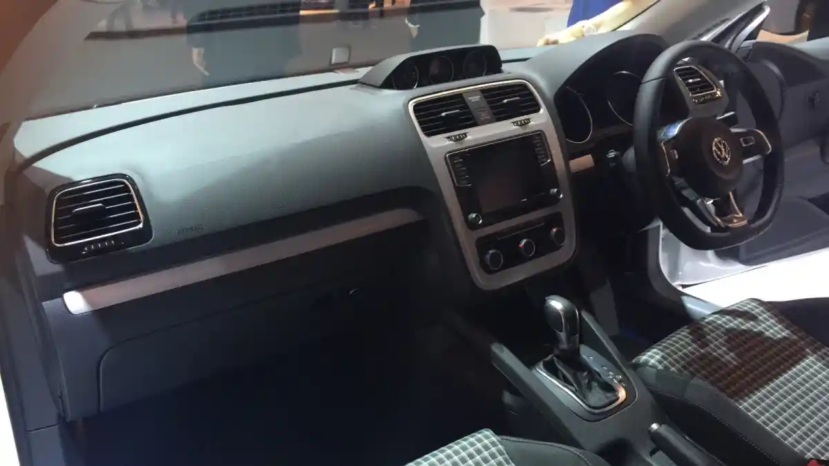 Foto - GIIAS 2015: VW Scirocco Facelift Tampil Makin Keren