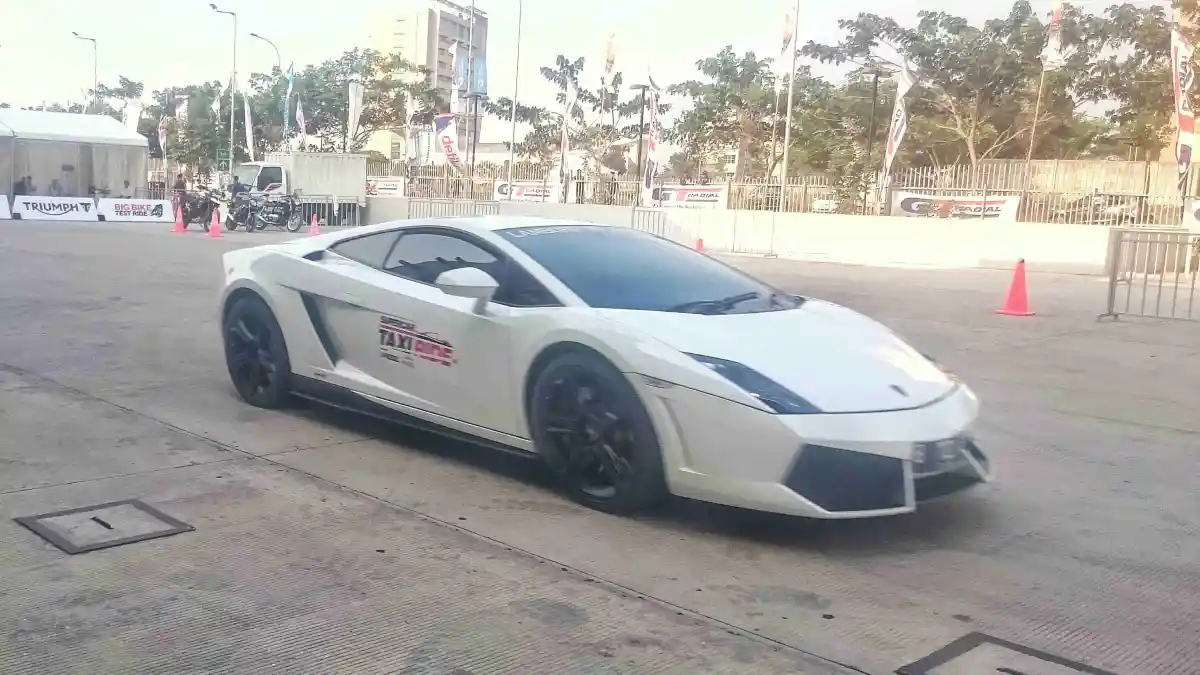 Foto - GIIAS 2015: Ingin Naik Lamborghini? Ikuti Supercar Taxi Ride Kami. Ini Caranya