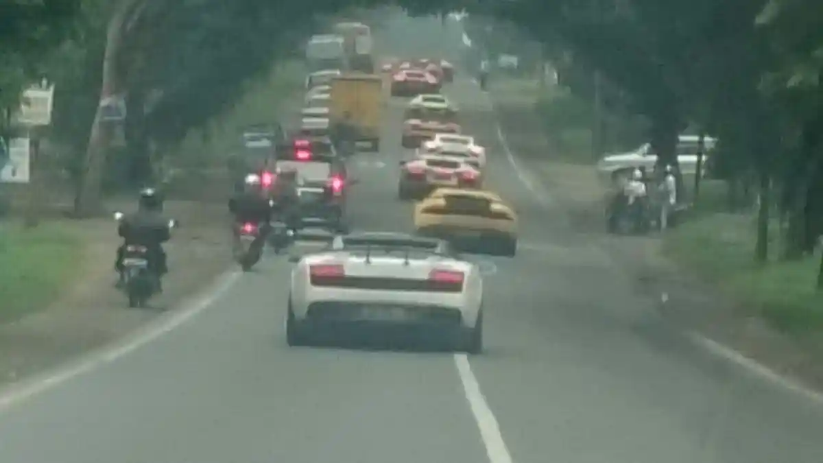 Berita - Puluhan Lamborghini Serbu Medan 