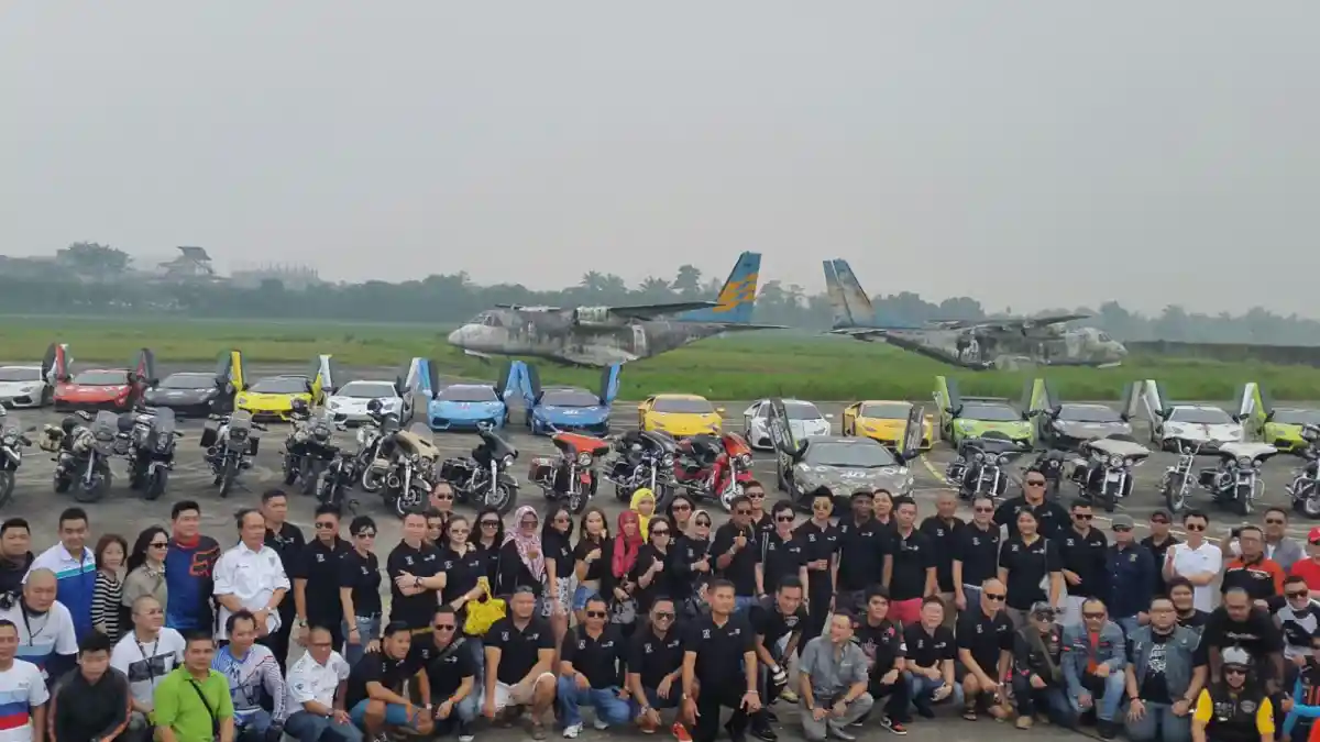 Berita - Adu Kebut Lamborghini Di Bandara Polonia