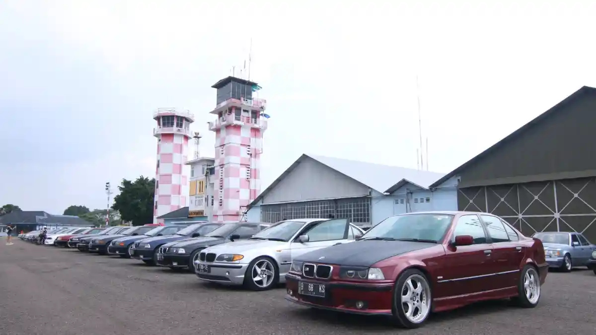 Berita - European Day 2015: Ketika Bandung Diserbu Mobil Eropa