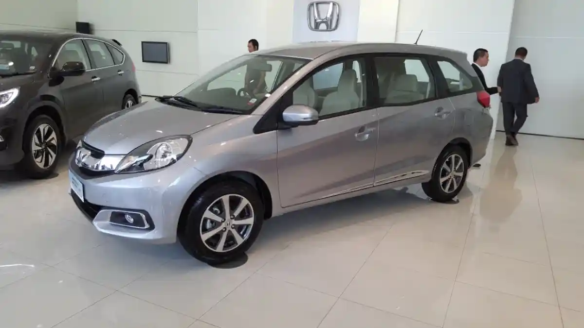 Foto - Fitur Dan Perbedaan Tiap Varian Honda Mobilio Facelift