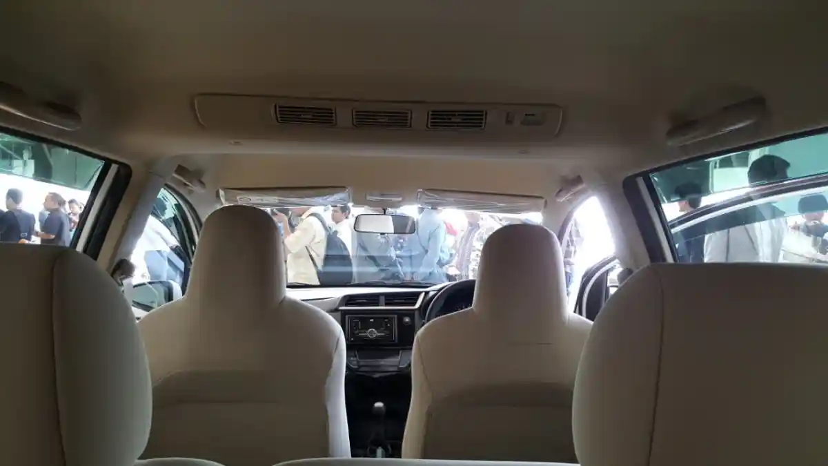 Foto - AC Mobil Anda Mengeluarkan Bau Apek, Mungkin Ini Penyebabnya