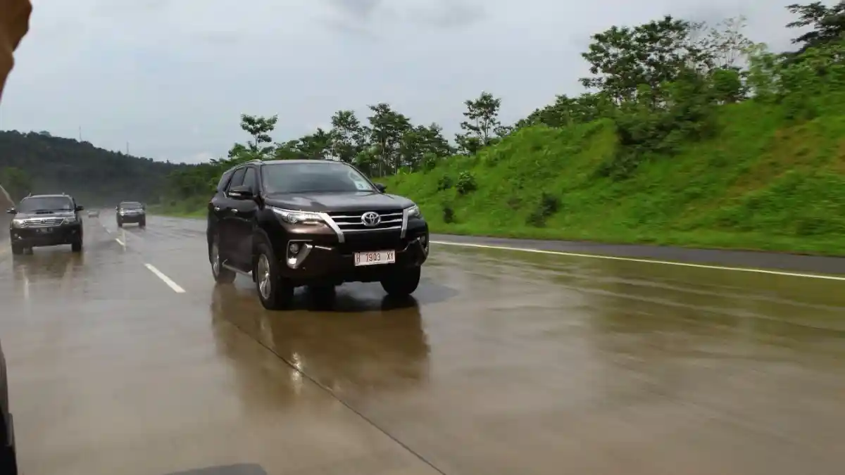 Foto - FIRST DRIVE: All New Fortuner 2.4 VRZ VS Tipe Lama 2.5G TRD Sportivo