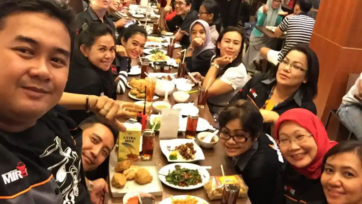 Foto - Indonesia Mirage Club: Bukber Peduli Anak Yatim Sembari Malam Mingguan