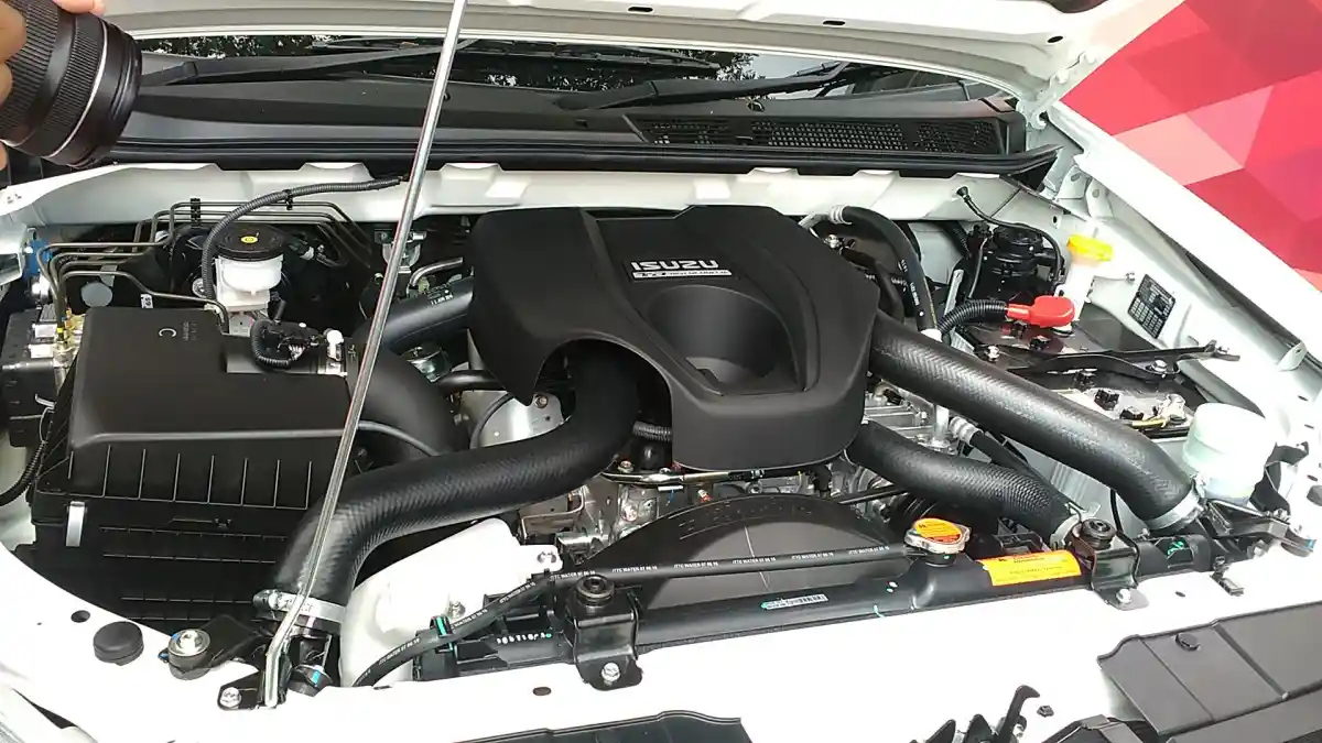 Berita - Isuzu MU-X Hadir Tanpa Mesin Blue Power. Mengapa?