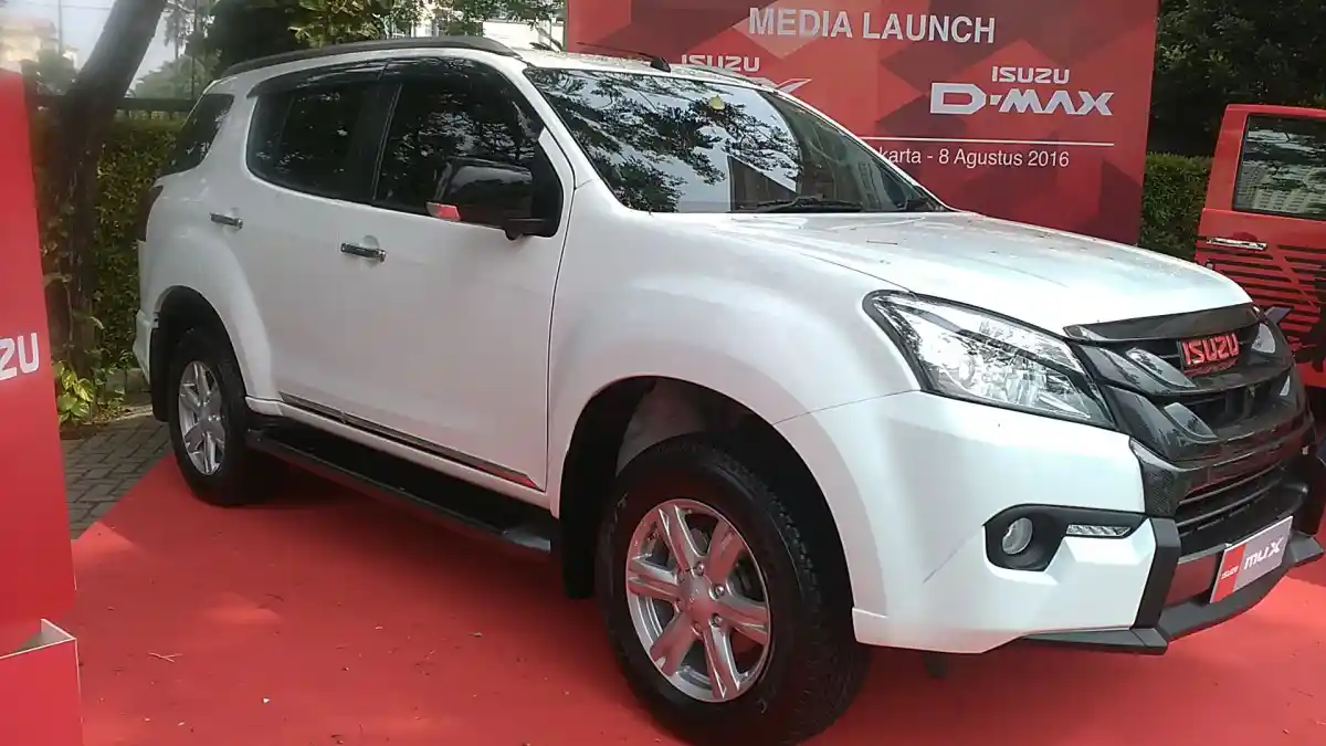 Berita - GALERI FOTO: Isuzu MU-X 2016 (14 Foto)