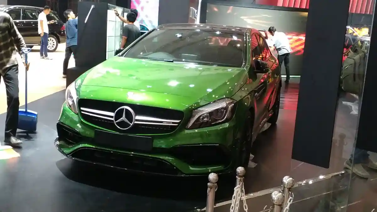 Berita - Alami Defisit, Daimler Lakukan Perampingan Manajemen