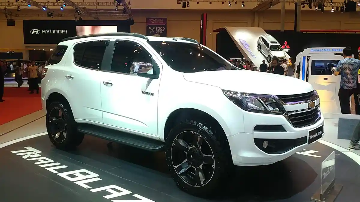 Berita - GIIAS 2016: Chevrolet Captiva dan TrailBlazer Facelift Muncul Dengan Konektivitas Canggih