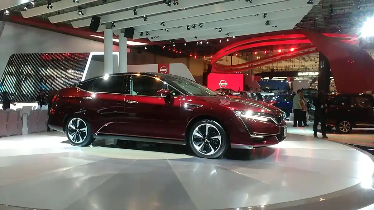 Foto - GIIAS 2016 Bukukan Transaksi Rp 6,1 Triliun Dari Total 456.517 Pengunjung!