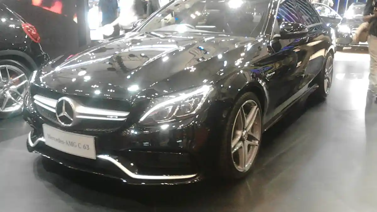 Foto - BMW VS Mercedes-Benz, Siapa yang Terlaris di 2019?