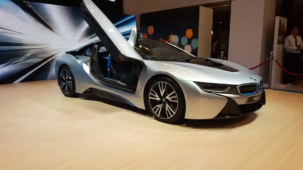 Foto - Spesifikasi Dan Kisaran Harga Jual 5 Koleksi Mobil Ahmad Sahroni